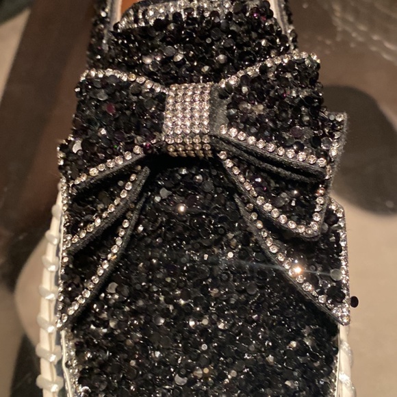 Women Shoe - Picture 2 of 4